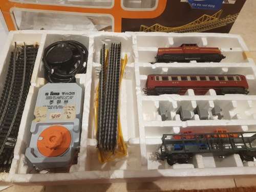 Lima Train set with extra tracks, and locomotive